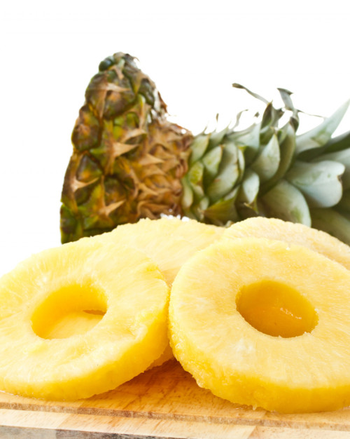 ANANAS FRAIS DECOUPE DEMI